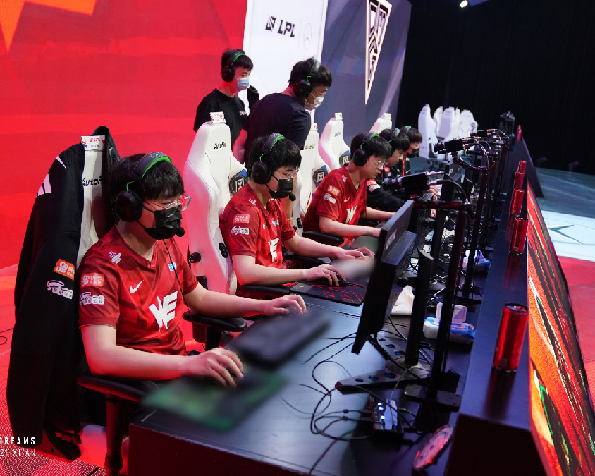 他在攻防两 他在攻防两