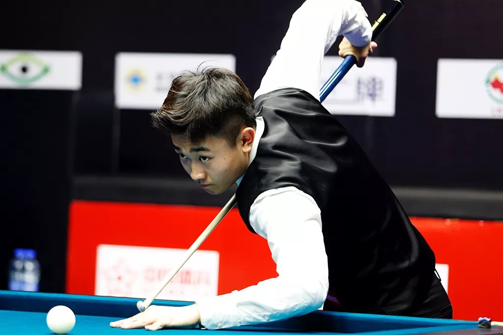 通過出售姆 通過出售姆